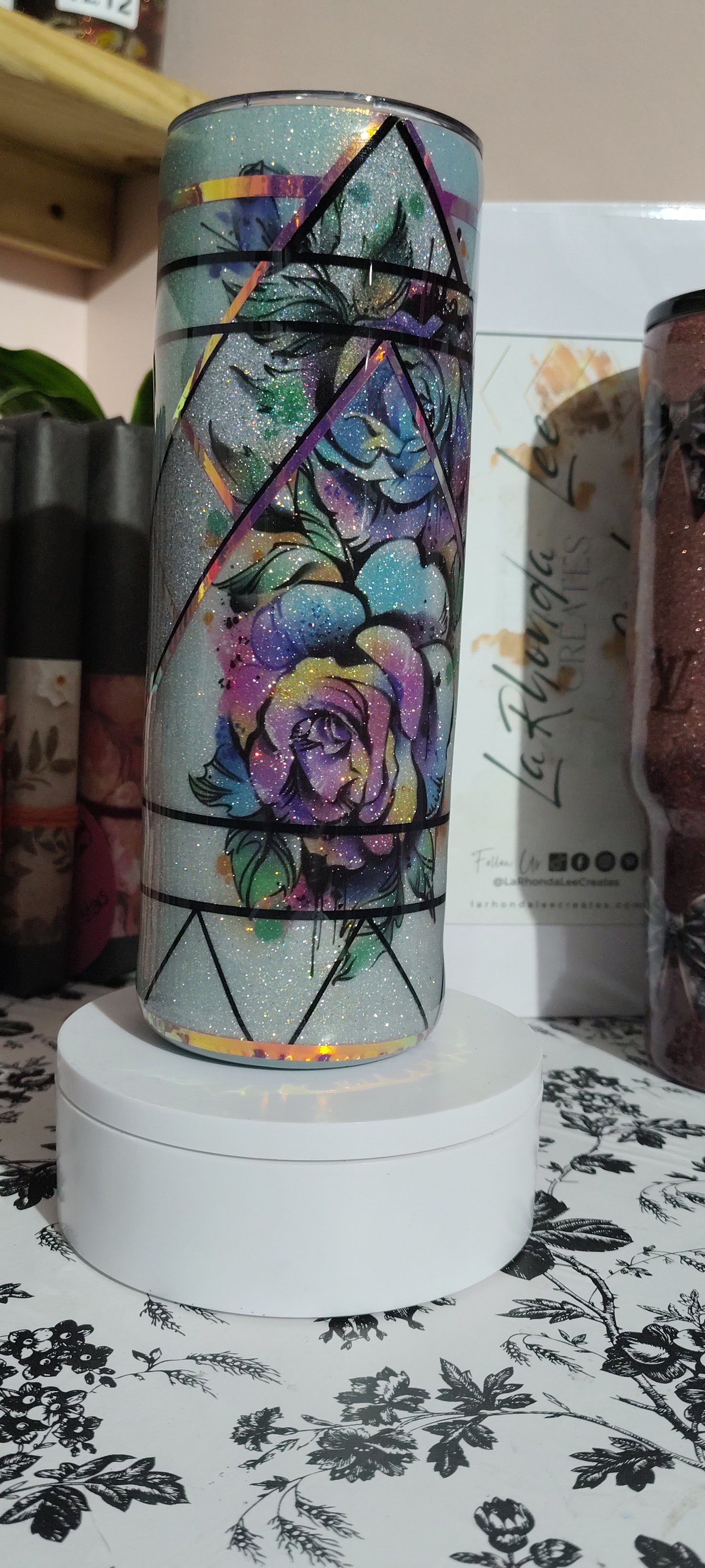 1387- Flower linework 20oz