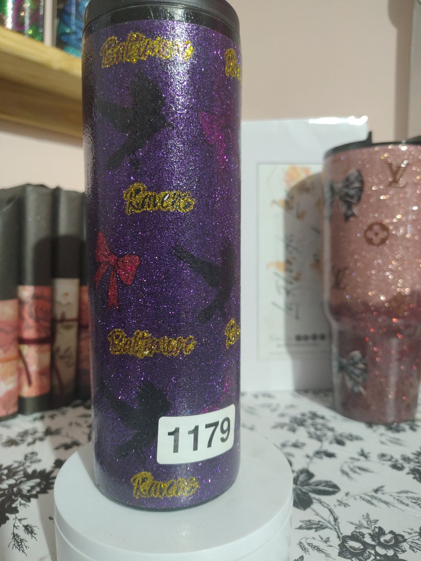 1179-Ravens n Bows 20 Oz skinny slurp tumbler